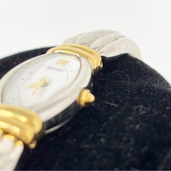 SEIKO Women’s Watch Y150-5N90 RO 2-Tone Oval Quartz Japan Movement main image 12